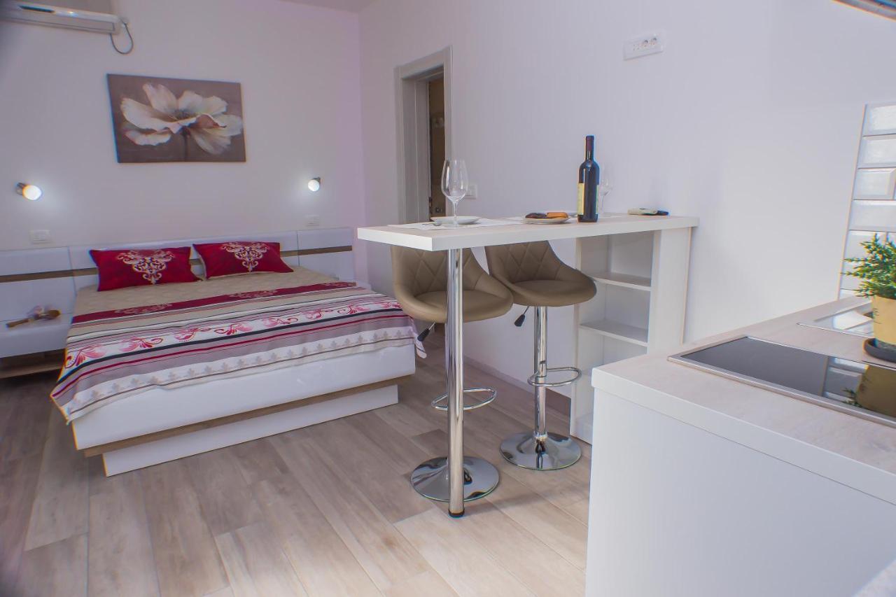 Dmm Apartments Tivat Exterior photo